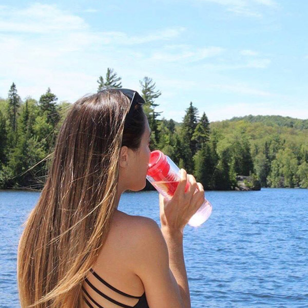 水筒 マグボトル クリアボトル 600ml ウォーターボトル ボトル レッド ( フルーツ 食洗機対応 フレーバーウォーター 食洗機OK スポーツ ジム オフィス インフューザー付 カラフル おしゃれ スタイリッシュ ) 【イエロー】 イエロー