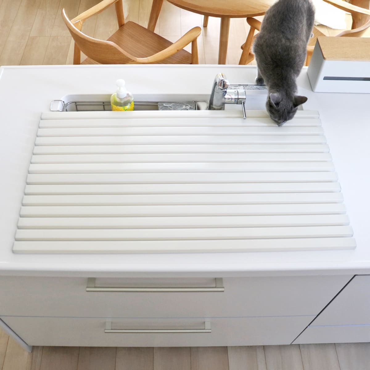 シンクカバー 幅70cm Ag+ 抗菌 シンクの目隠しカバー ペットの侵入を防ぐ 47.2×70cm ( 日本製 シンク用フタ シンク蓋 蓋 フタ 流し台 猫 シンク 防止 シンク用 水回り 目隠し 折りたたみ キッチン )