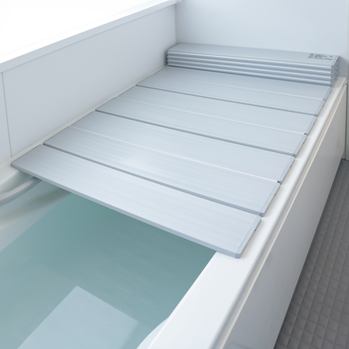 風呂ふた 折りたたみ 80×150cm 用 W15 Ag抗菌 実寸80×151.8cm ( 風呂蓋 風呂フタ 風呂 ふた 保温 お風呂 抗菌 防カビ 防汚 折りたたみ式 80×150 バスグッズ お風呂のふた 蓋 畳める 軽量 ) 【シルバー】 シルバー