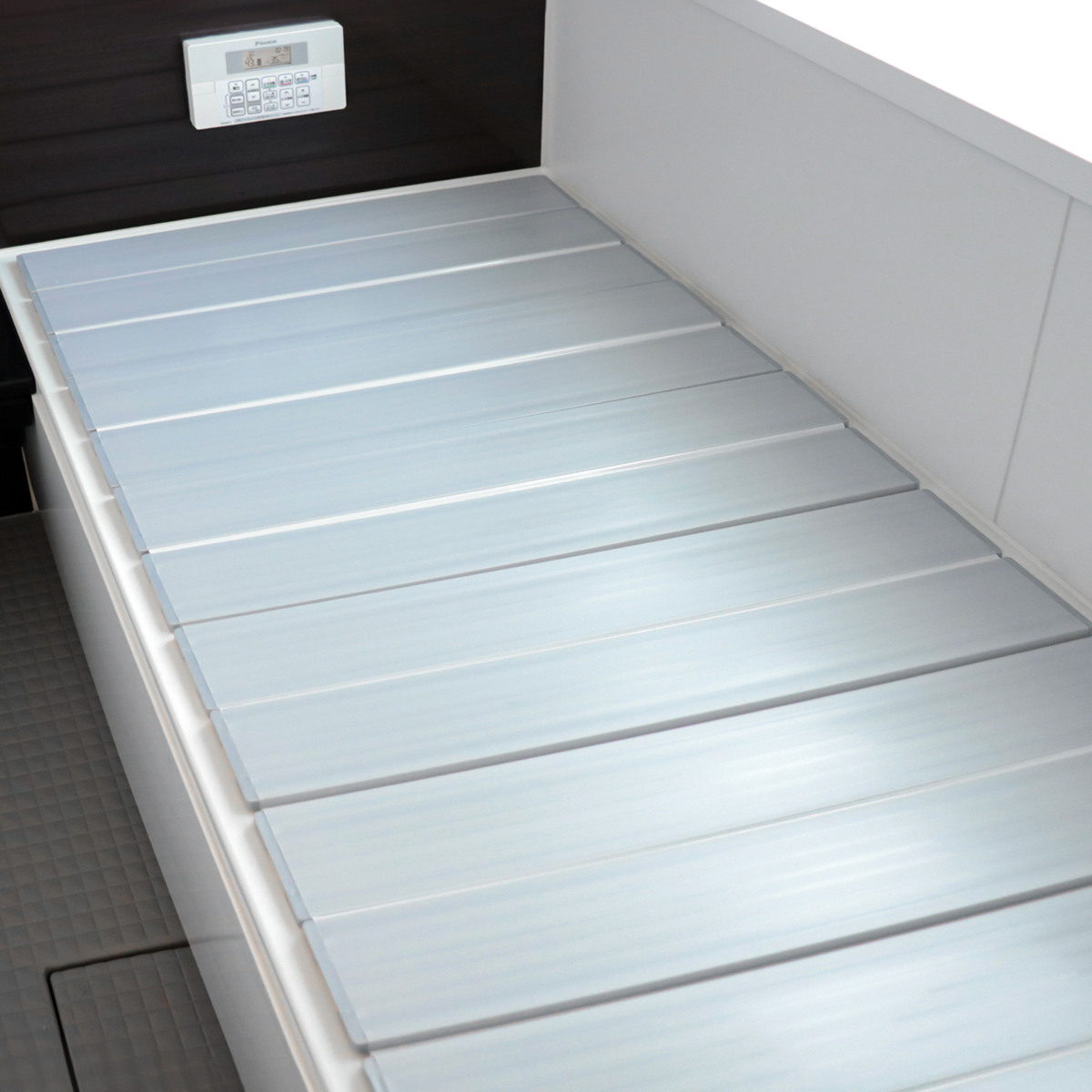 風呂ふた 折りたたみ 80×150cm 用 W15 Ag抗菌 実寸80×151.8cm ( 風呂蓋 風呂フタ 風呂 ふた 保温 お風呂 抗菌 防カビ 防汚 折りたたみ式 80×150 バスグッズ お風呂のふた 蓋 畳める 軽量 ) 【シルバー】 シルバー