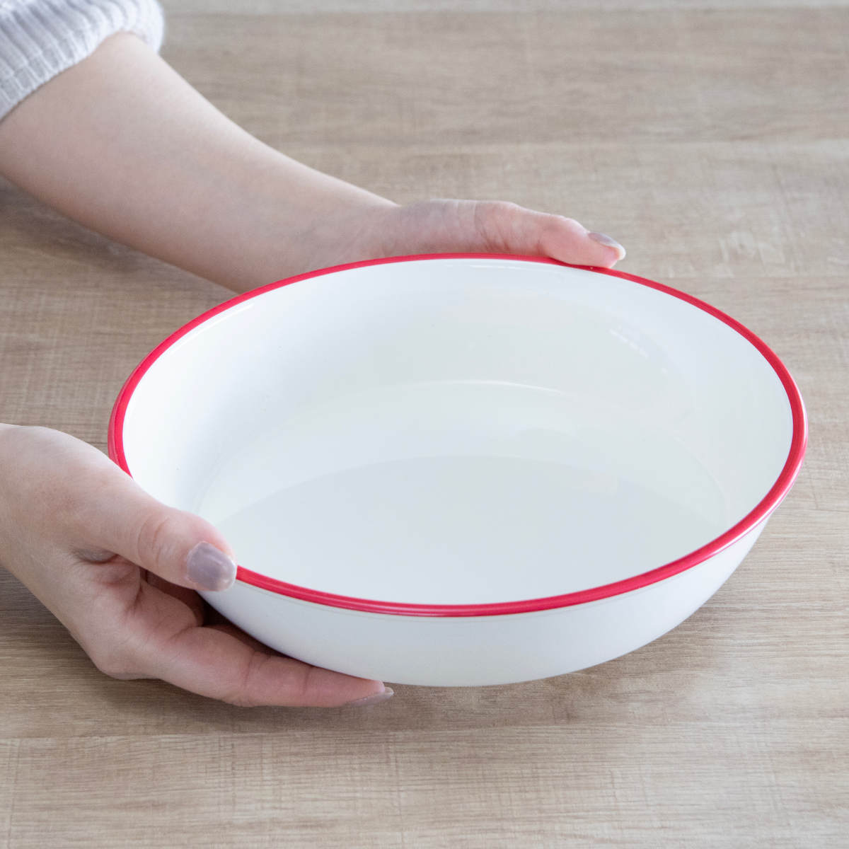 フードボウル Miya Wan 浅型 HORO 1350ml 犬 猫 食器 ( ペットボウル ペット用 餌皿 エサ皿 軽量 安心 安全 ホーロー風 シンプル ペット用食器 えさ入れ 犬用 猫用 割れにくい すべり止め付き ペット用品 ) 【紺】 紺