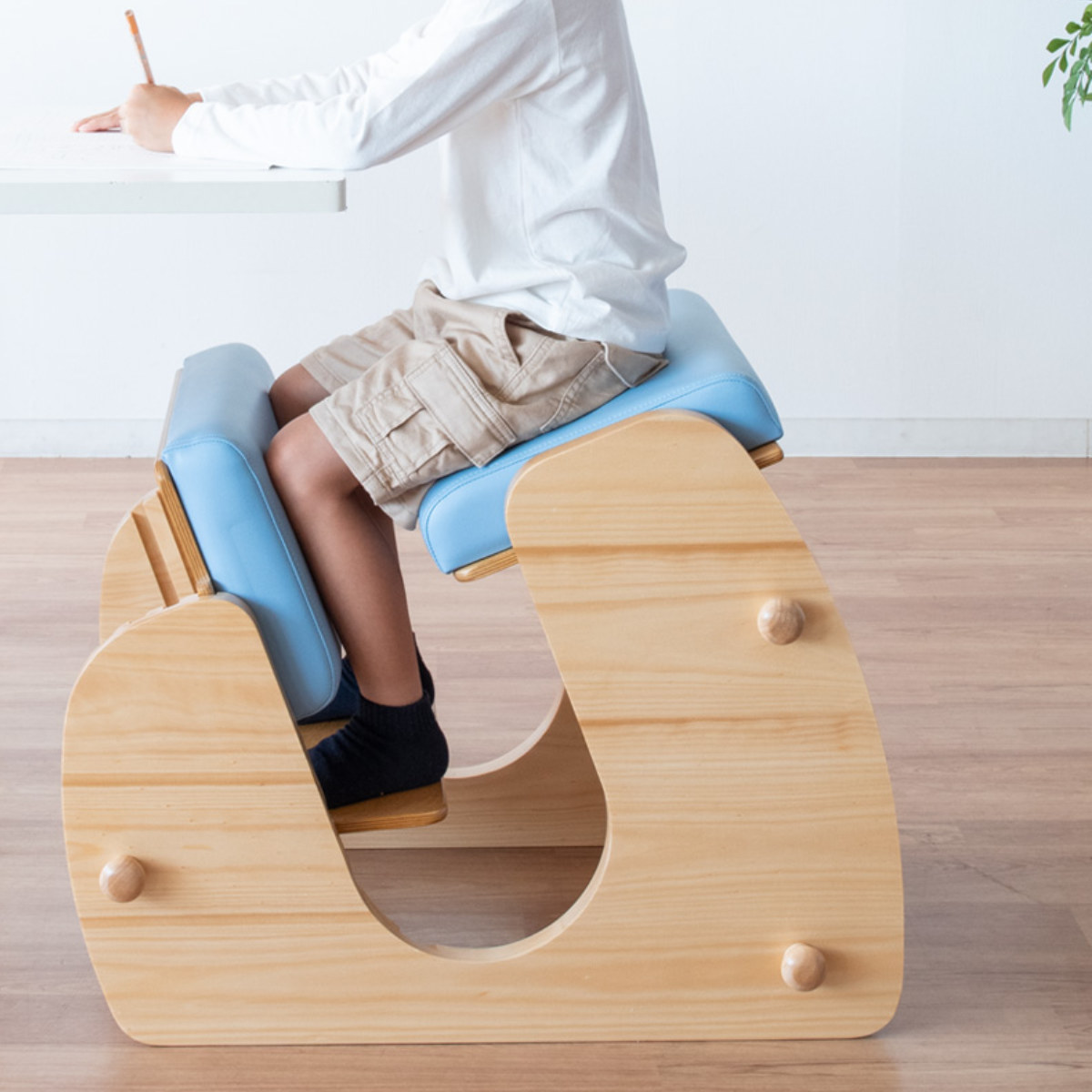 学習チェア 椅子 KEEPY プロポーションチェア ナチュラルフレーム ( 学習椅子 チェア 勉強 サポート 姿勢 高さ調節 天然木 木製 ナチュラル 子ども 大人 リビング学習 キッズ テレワーク 在宅 正しい姿勢 集中力アップ 足置き ) 【ブルー】 ブルー