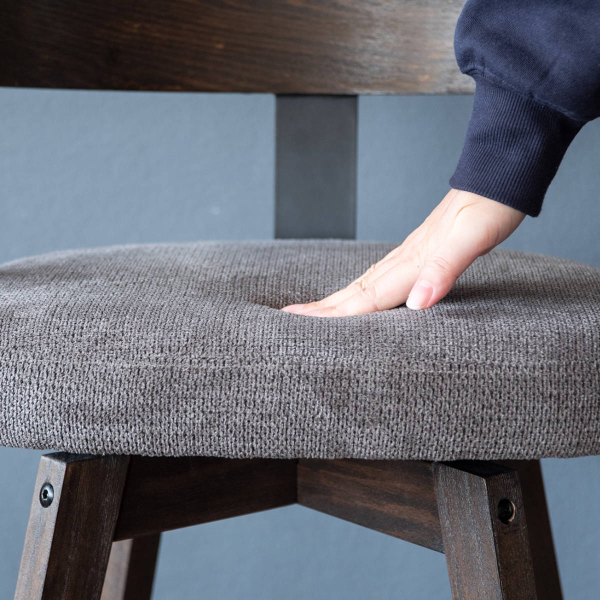 カウンターチェア 回転式 座面高67cm バーチェア Satio ( 背もたれ付き チェア 木製 天然木 回転 フットレスト ハイチェア バースツール イス 椅子 足置き 広めの座面 いす スツール チェアー おしゃれ ハイタイプ キッチン ) 【ダークブラウン×ダークグレー】 ダークブラウン×ダークグレー