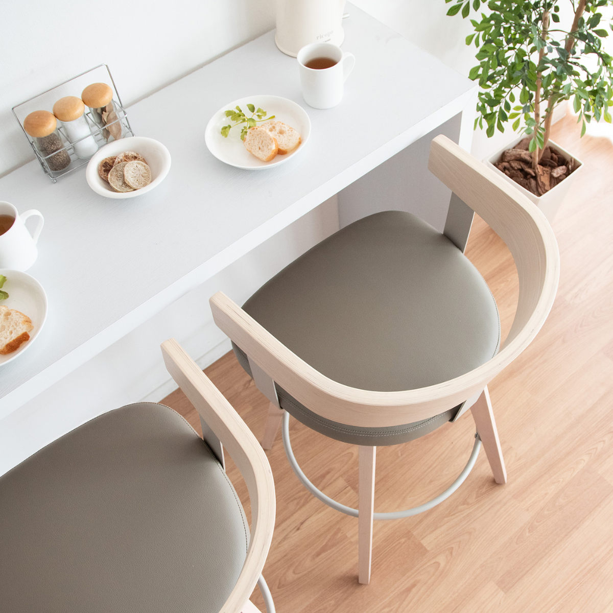 カウンターチェア 回転式 座面高67cm バーチェア Satio ( 背もたれ付き チェア 木製 天然木 回転 フットレスト ハイチェア バースツール イス 椅子 足置き 広めの座面 いす スツール チェアー おしゃれ ハイタイプ キッチン ) 【ダークブラウン×ダークグレー】 ダークブラウン×ダークグレー