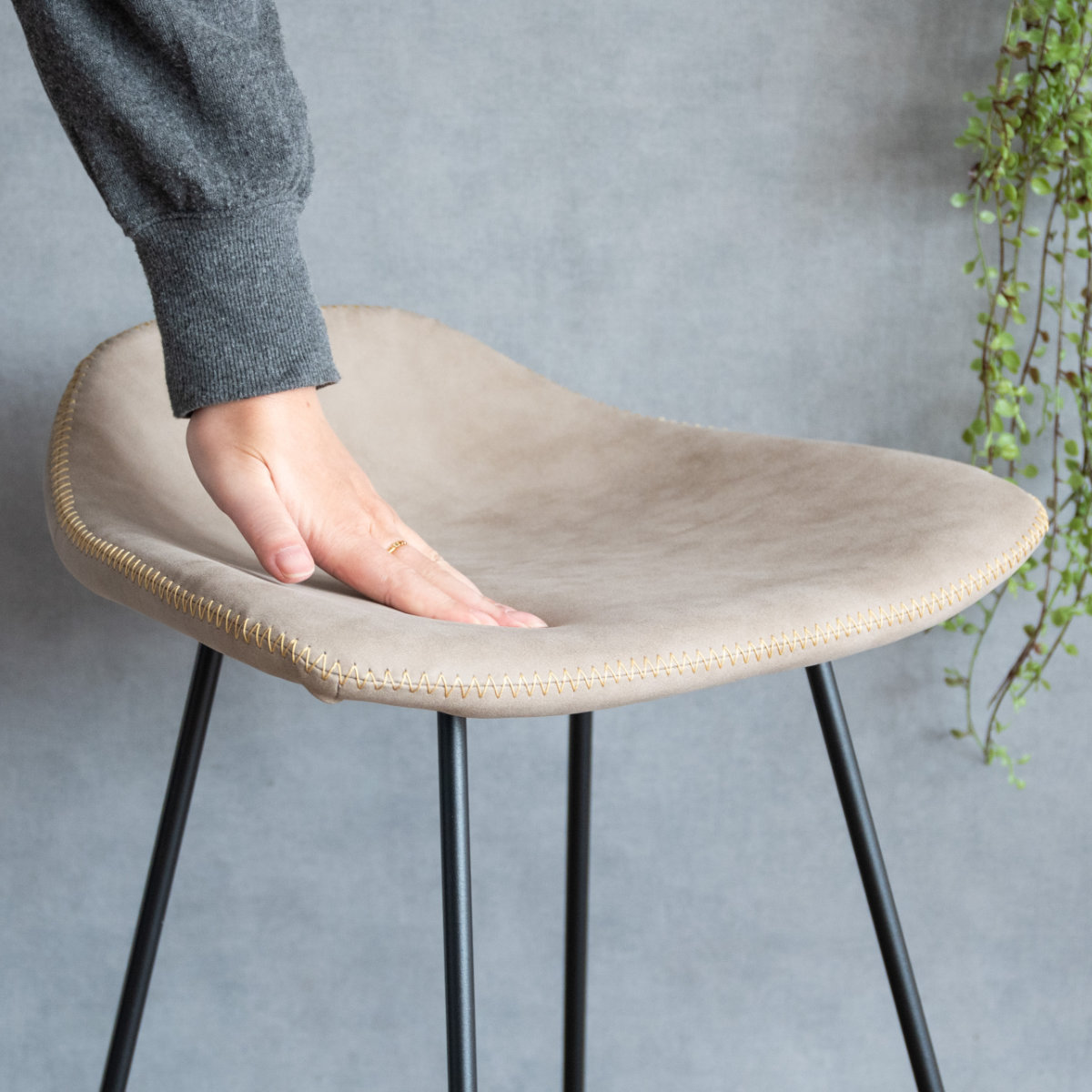 スツール 座面高45cm Filant ( チェア 背もたれなし スチール PUレザー チェアー イス 椅子 いす ダイニングチェア 腰掛け 玄関 デスクチェア 来客用 キッチン おしゃれ リビング デスク 食卓 サブチェア ) 【キャメル】 キャメル