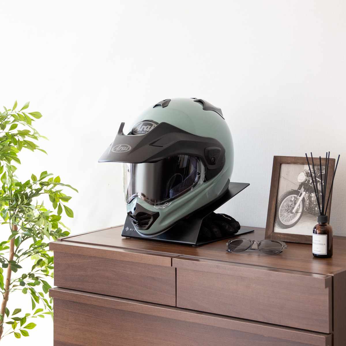 ヘルメットスタンド 幅24cm ディスプレイラック GALEA ( ディスプレイ ラック バイク ヘルメット 棚 収納 卓上 スタンド ブラック ホワイト ) 【ホワイト】 ホワイト