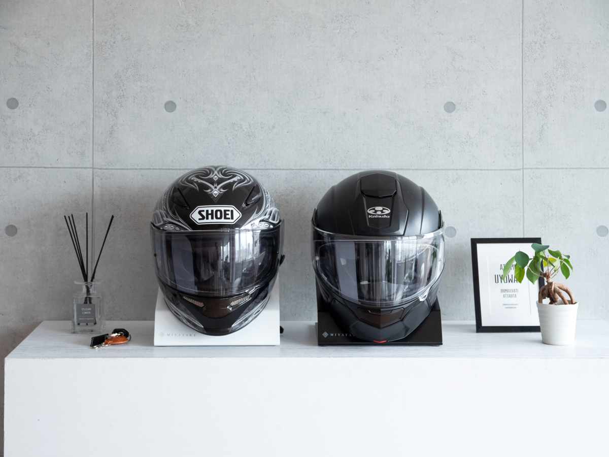 ヘルメットスタンド 幅24cm ディスプレイラック GALEA ( ディスプレイ ラック バイク ヘルメット 棚 収納 卓上 スタンド ブラック ホワイト ) 【ホワイト】 ホワイト