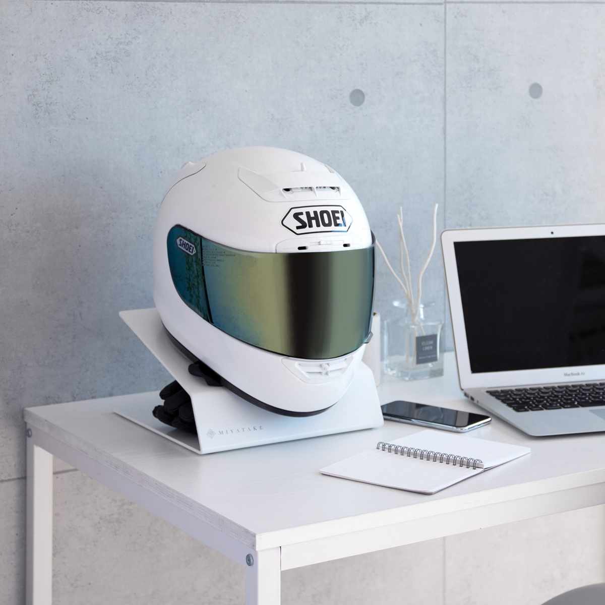 ヘルメットスタンド 幅24cm ディスプレイラック GALEA ( ディスプレイ ラック バイク ヘルメット 棚 収納 卓上 スタンド ブラック ホワイト ) 【ホワイト】 ホワイト