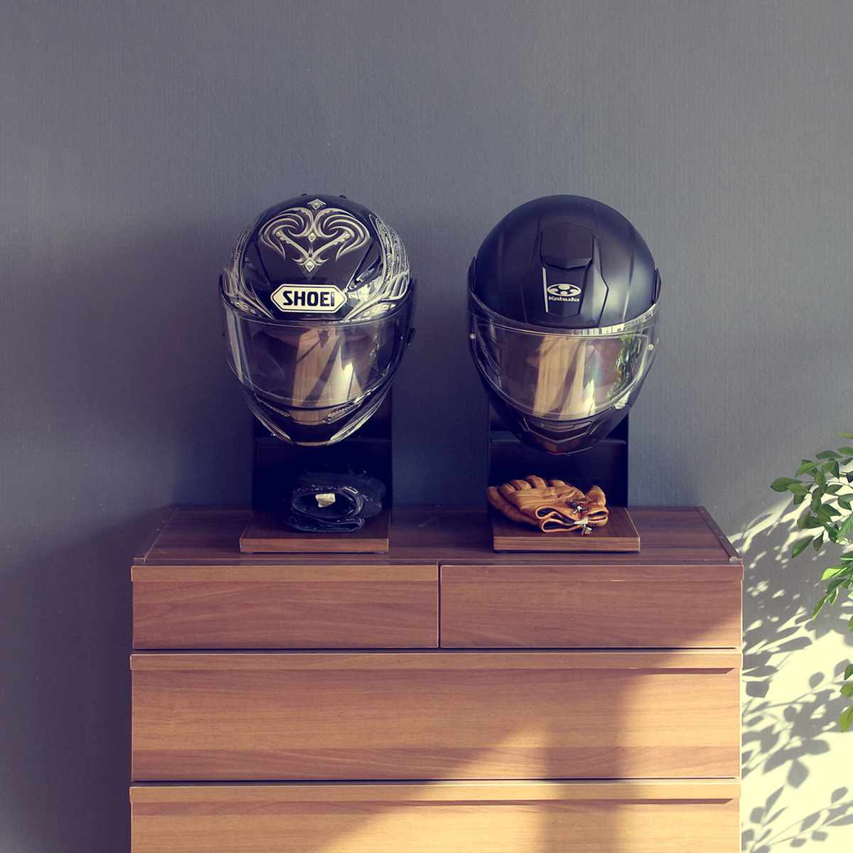 ヘルメットスタンド 幅20cm 棚付 ディスプレイラック GALEA ( ディスプレイ ラック バイク ヘルメット 棚 収納 卓上 スタンド ブラック ホワイト ) 【ブラック】 ブラック