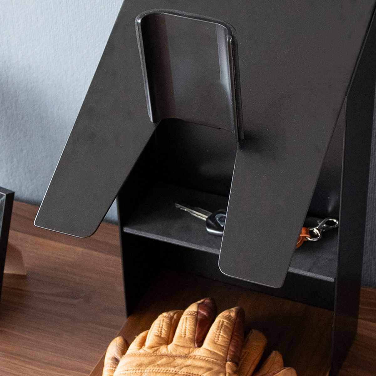 ヘルメットスタンド 幅20cm 棚付 ディスプレイラック GALEA ( ディスプレイ ラック バイク ヘルメット 棚 収納 卓上 スタンド ブラック ホワイト ) 【ブラック】 ブラック