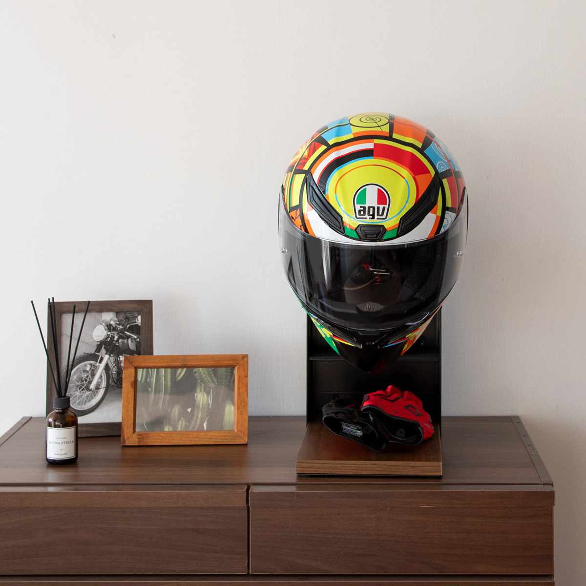 ヘルメットスタンド 幅20cm 棚付 ディスプレイラック GALEA ( ディスプレイ ラック バイク ヘルメット 棚 収納 卓上 スタンド ブラック ホワイト ) 【ブラック】 ブラック