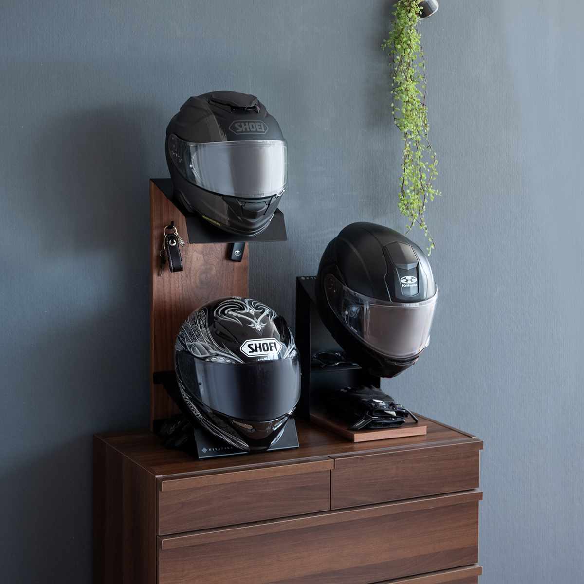 ヘルメットスタンド 幅24cm 2段 ディスプレイラック GALEA ( ディスプレイ ラック バイク ヘルメット 棚 収納 卓上 スタンド ブラック ホワイト ) 【ブラック×ブラウン】 ブラック×ブラウン