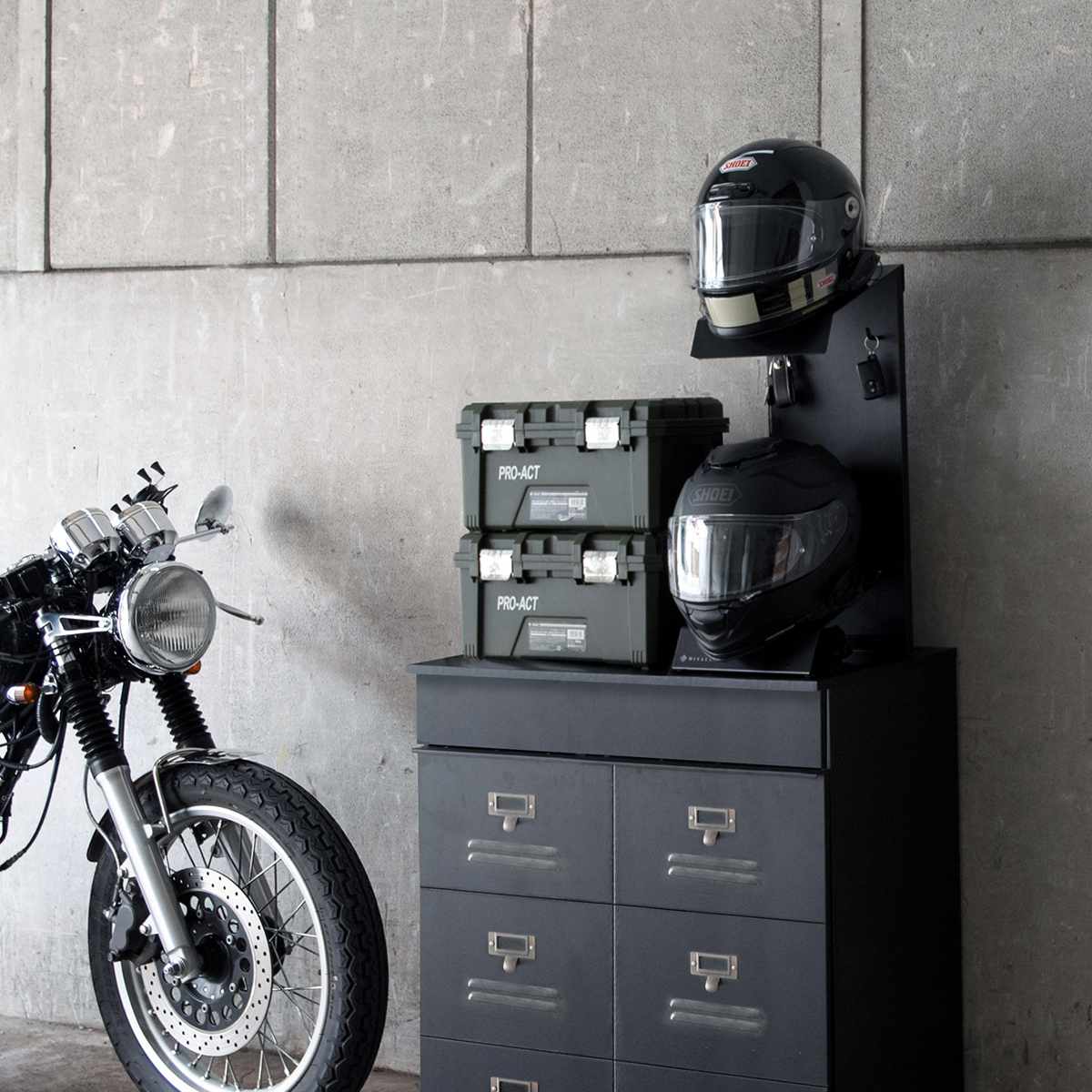 ヘルメットスタンド 幅24cm 2段 ディスプレイラック GALEA ( ディスプレイ ラック バイク ヘルメット 棚 収納 卓上 スタンド ブラック ホワイト ) 【ブラック×ブラウン】 ブラック×ブラウン