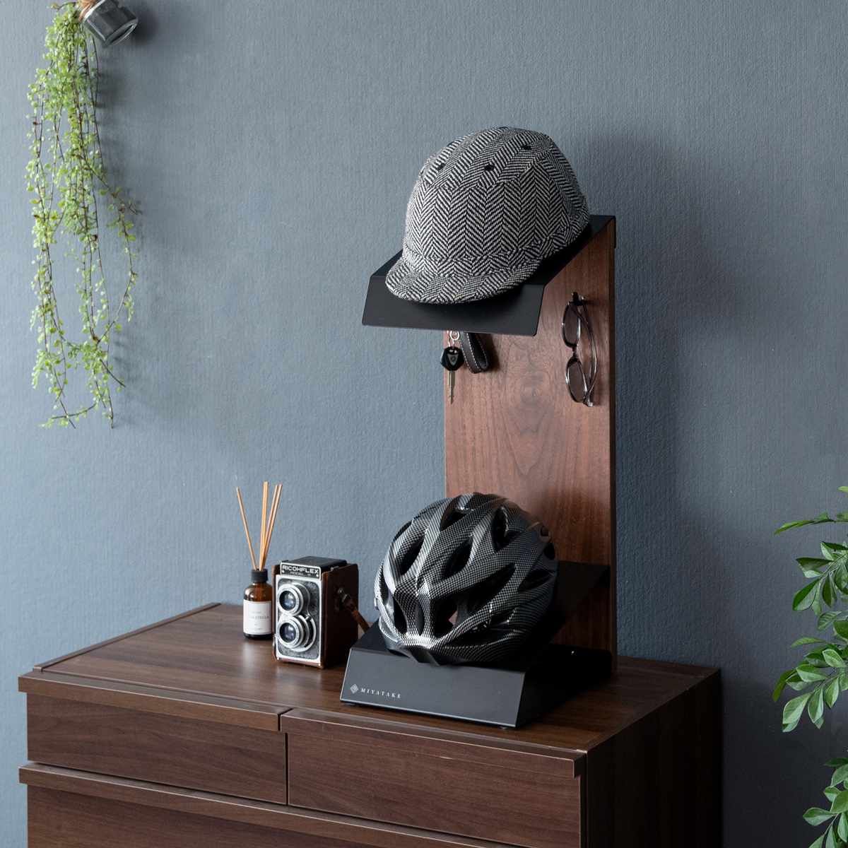 ヘルメットスタンド 幅24cm 2段 ディスプレイラック GALEA ( ディスプレイ ラック バイク ヘルメット 棚 収納 卓上 スタンド ブラック ホワイト ) 【ブラック×ブラウン】 ブラック×ブラウン