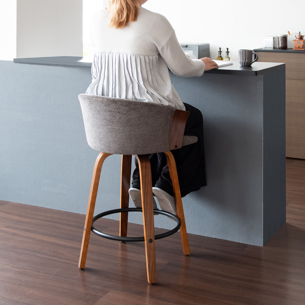 カウンターチェア 回転式 座面高65cm バーチェア Litas ( 背もたれ付き キッチンチェア カウンター イス 椅子 木製 天然木 回転 幅広 座面 フットレスト キッチン ラウンドチェア ダイニング ハイチェア ファブリック おしゃれ ) 【ブラウン×ダークグレー】 ブラウン×ダークグレー