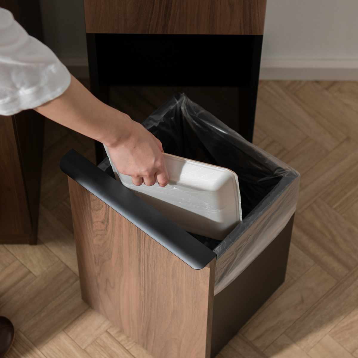 ゴミ箱 70L 2段 分別 ダストボックス NotT 木製 ( ごみ箱 70リットル 3分別 上段 20L×2 下段 30L キッチン スリム おしゃれ ゴミ箱に見えない 資源ゴミ 可燃ゴミ インテリア 家具調 木目 キャスター付き ) 【ナチュラル】 ナチュラル