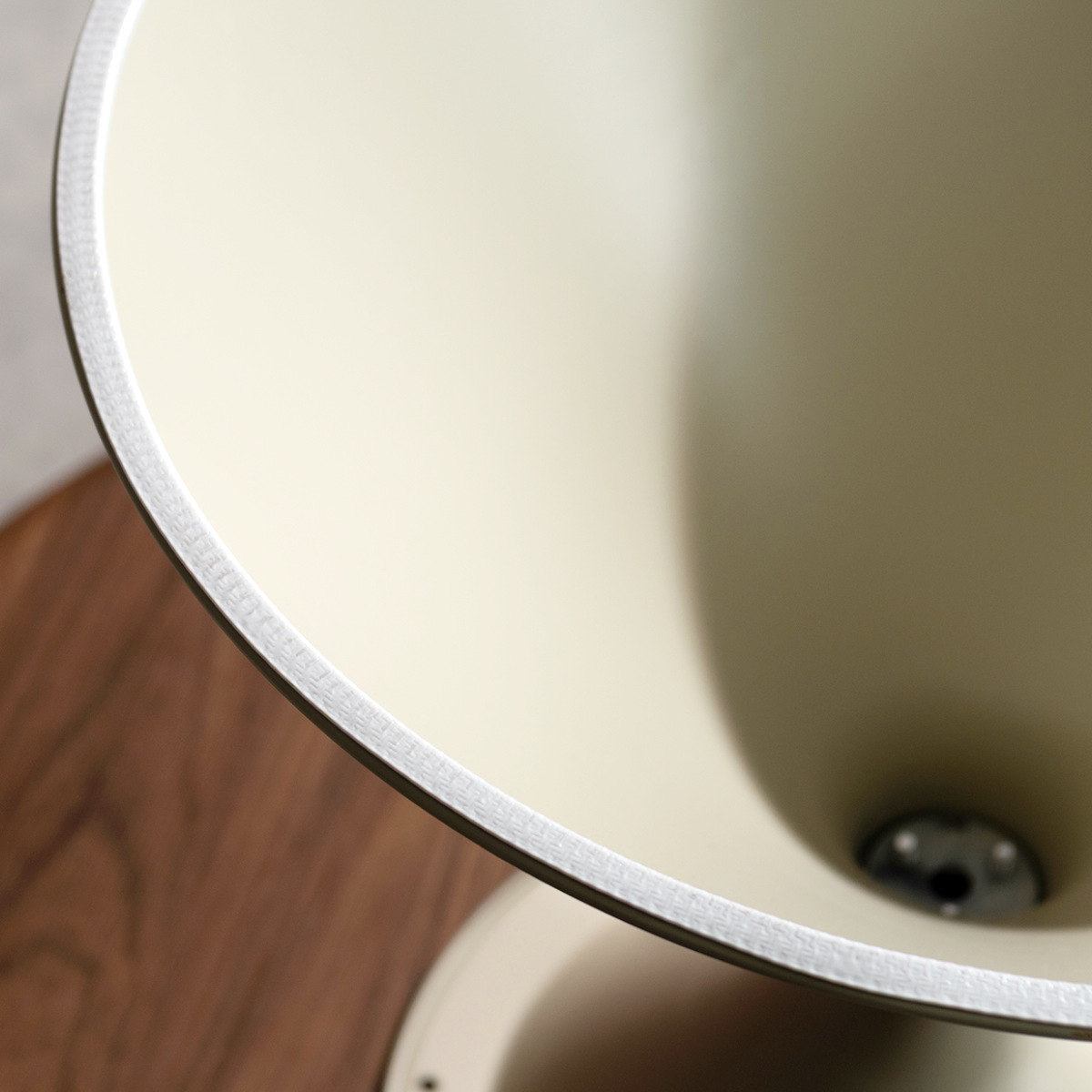 リビングテーブル 直径70cm 円形 Torne センターテーブル Signature Studio ( テーブル 円すい型 丸テーブル ローテーブル コーヒーテーブル サイドテーブル 木目調 作業台 パソコン カフェテーブル ソファサイド ) 【ブラウン】 ブラウン