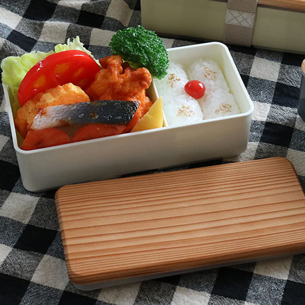 Lohaco お弁当箱 木蓋のお弁当箱 和風 木蓋 1段 500ml 土佐古代杉使用 ホワイト 弁当箱 ランチボックス 日本製 一段 国産 おしゃれ 和風 木製蓋 仕切り付 シンプル 和 弁当箱 リビングート ロハコ店