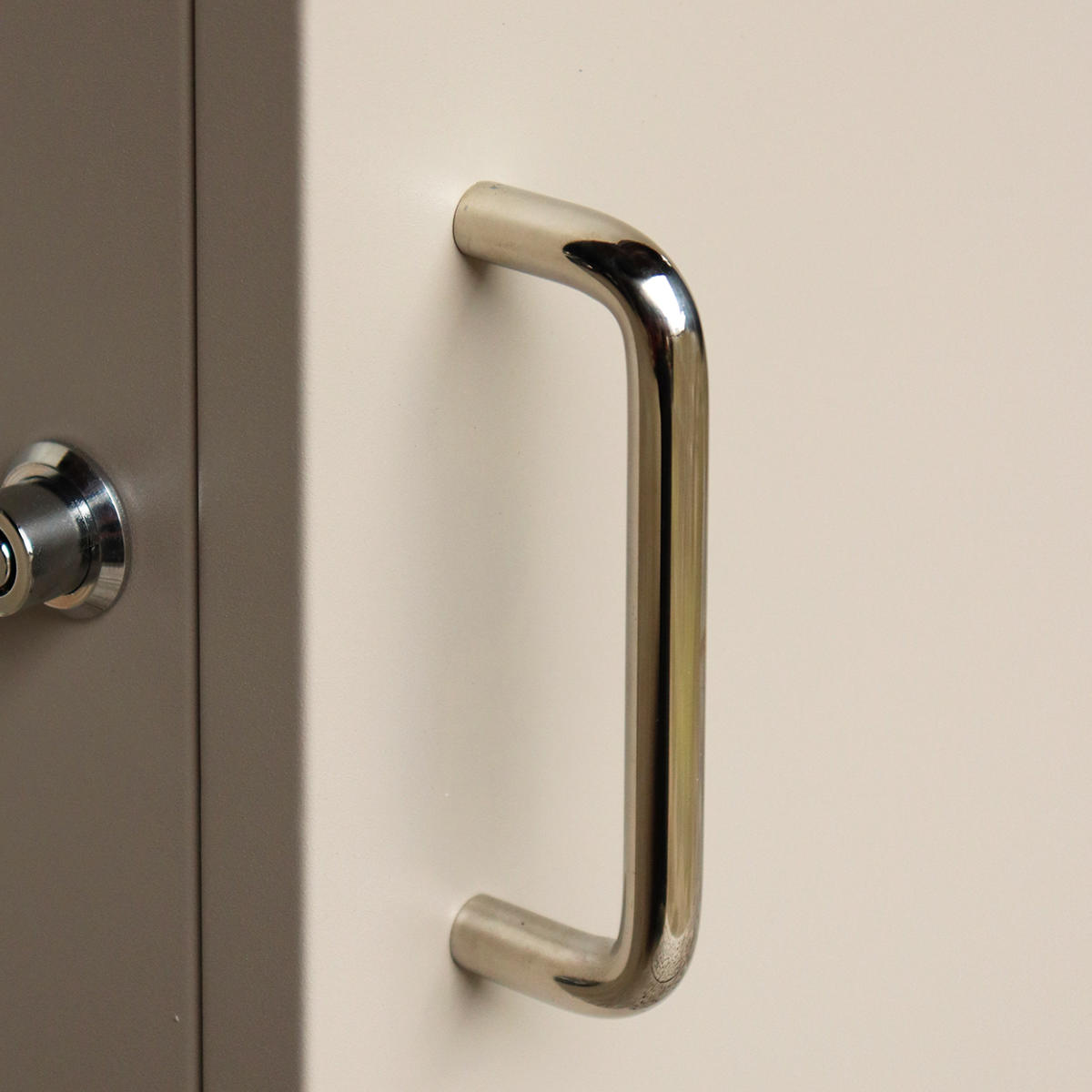 宅配ボックス Alora アローラ ( 宅配 ボックス 置き配用ボックス 玄関 屋外 宅配BOX 鍵付き 1段 大容量 台座付き 戸建 荷物受け 宅配便 配達 戸建て 後付け 簡単設置 ) 【ライトベージュ】 ライトベージュ