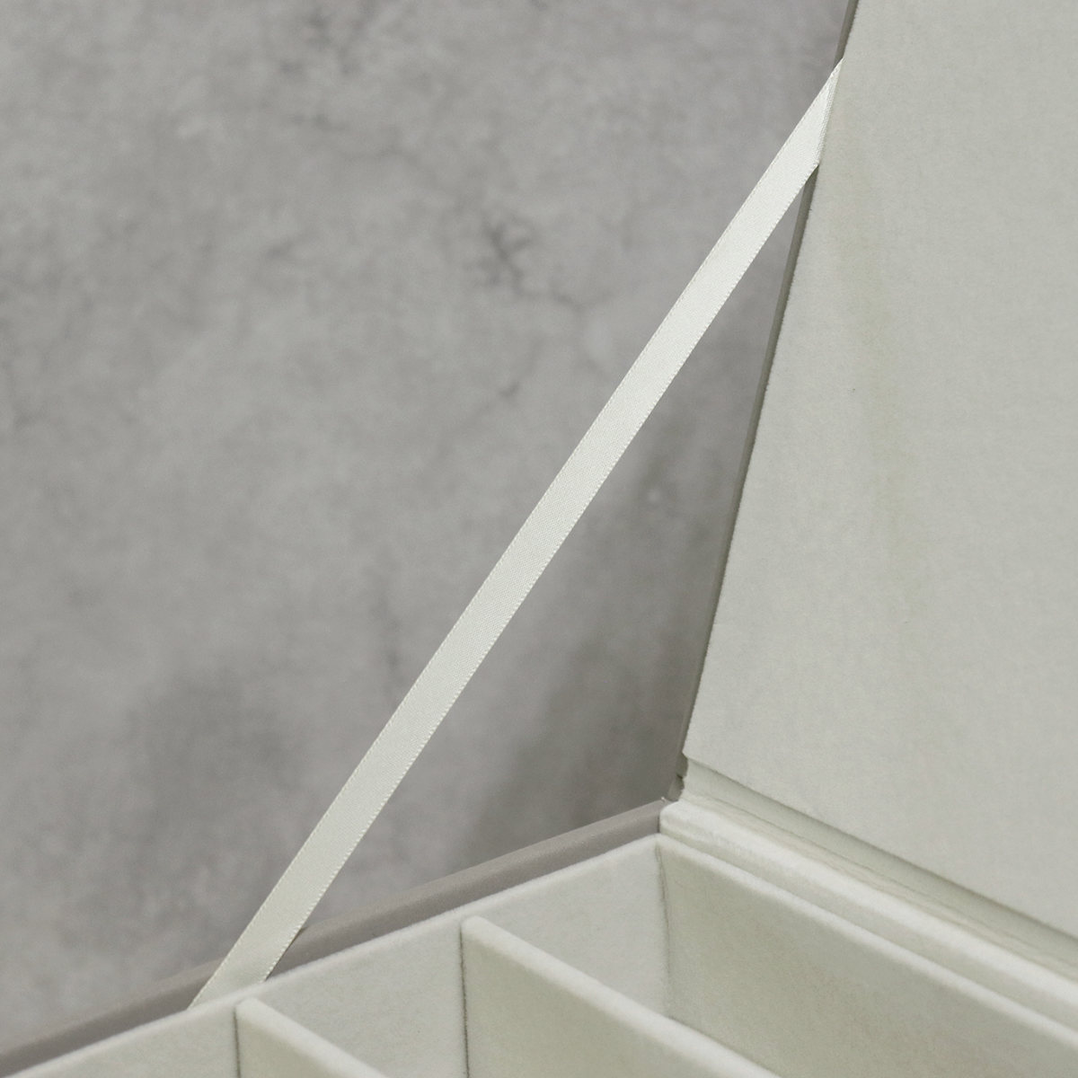 アクセサリーケース ジュエリーボックス Gage 3段 ( 収納 ジュエリー レザー調 アクセサリーボックス ボックス 仕切り ピアス 指輪 リング イヤリング 腕時計 ネックレス おしゃれ ベルベット ) 【ゼニスブルー】 ゼニスブルー