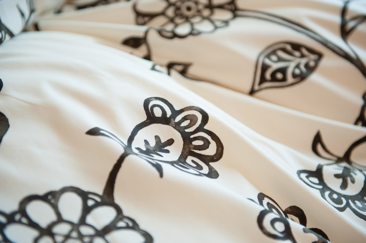 掛け布団カバー Fab the Home シングル エイジア 花柄 綿100% ( 布団カバー かけ布団カバー 掛けふとんカバー ファブザホーム コットン 綿 フラワー モノトーン ひも付き サイドファスナー ) 【ネイビー】 ネイビー