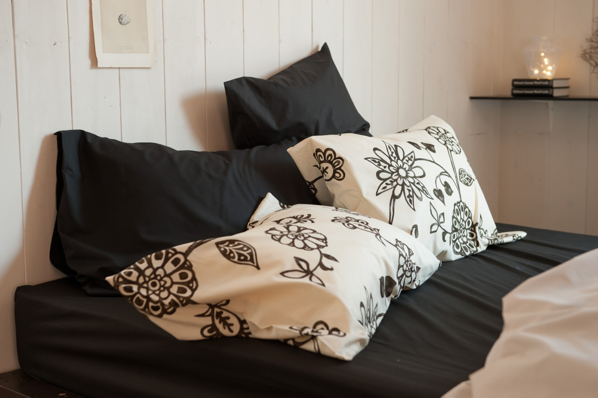 枕カバー Fab the Home 43×63cm用 エイジア 花柄 綿100% ( ピローカバー ピローケース まくらカバー ファブザホーム コットン 綿 フラワー モノトーン 丈夫 合わせ式 ) 【ネイビー】 ネイビー