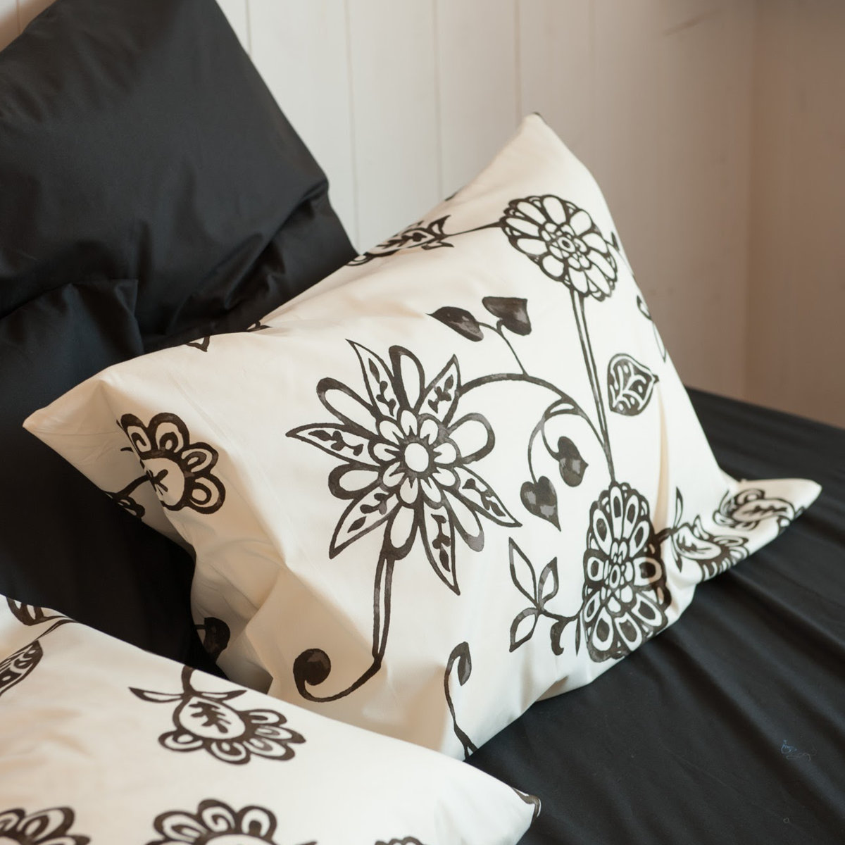 枕カバー Fab the Home 43×63cm用 エイジア 花柄 綿100% ( ピローカバー ピローケース まくらカバー ファブザホーム コットン 綿 フラワー モノトーン 丈夫 合わせ式 ) 【ネイビー】 ネイビー