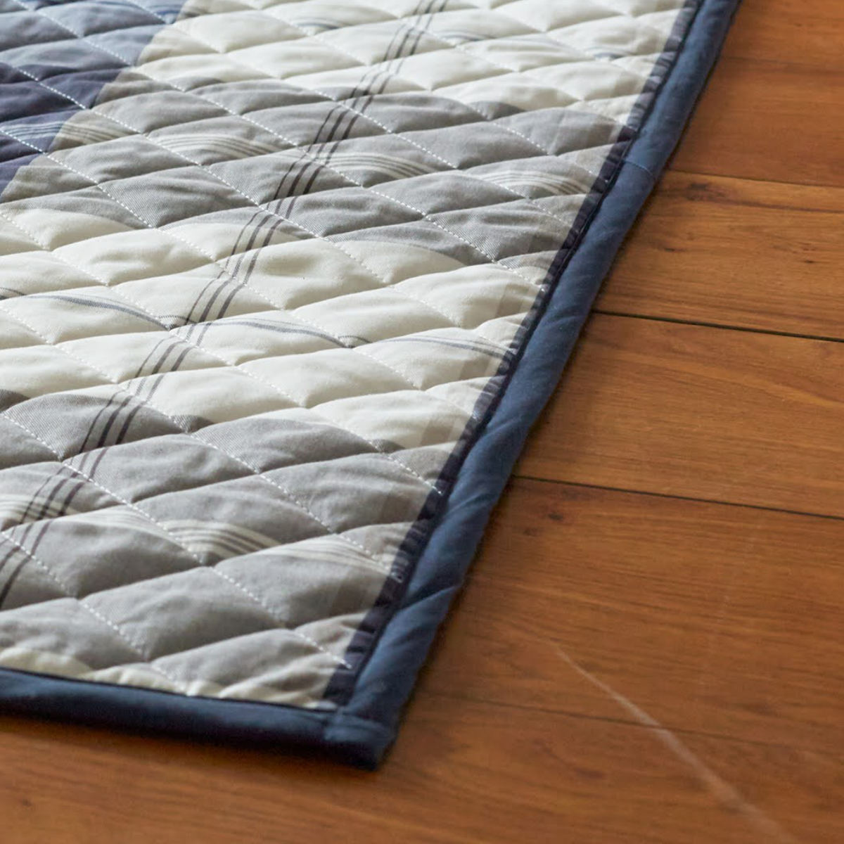 ラグ Fab the Home 190×240cm アクロス 洗える ( ラグマット カーペット 絨毯 アクセントラグ マット キルトラグ キルティング ホットカーペット 床暖 対応 洗濯できる インテリア チェック ブロックチェック )