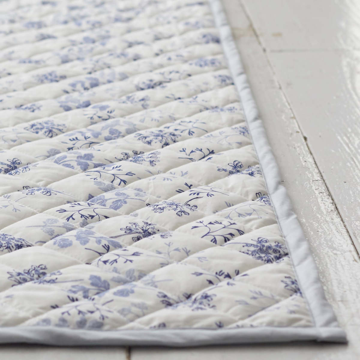 ラグ Fab the Home 190×240cm ハーベスト 洗える ( ラグマット カーペット 絨毯 アクセントラグ マット キルトラグ キルティング ホットカーペット 床暖 対応 洗濯できる インテリア 小花柄 花柄 ) 【グレー】 グレー