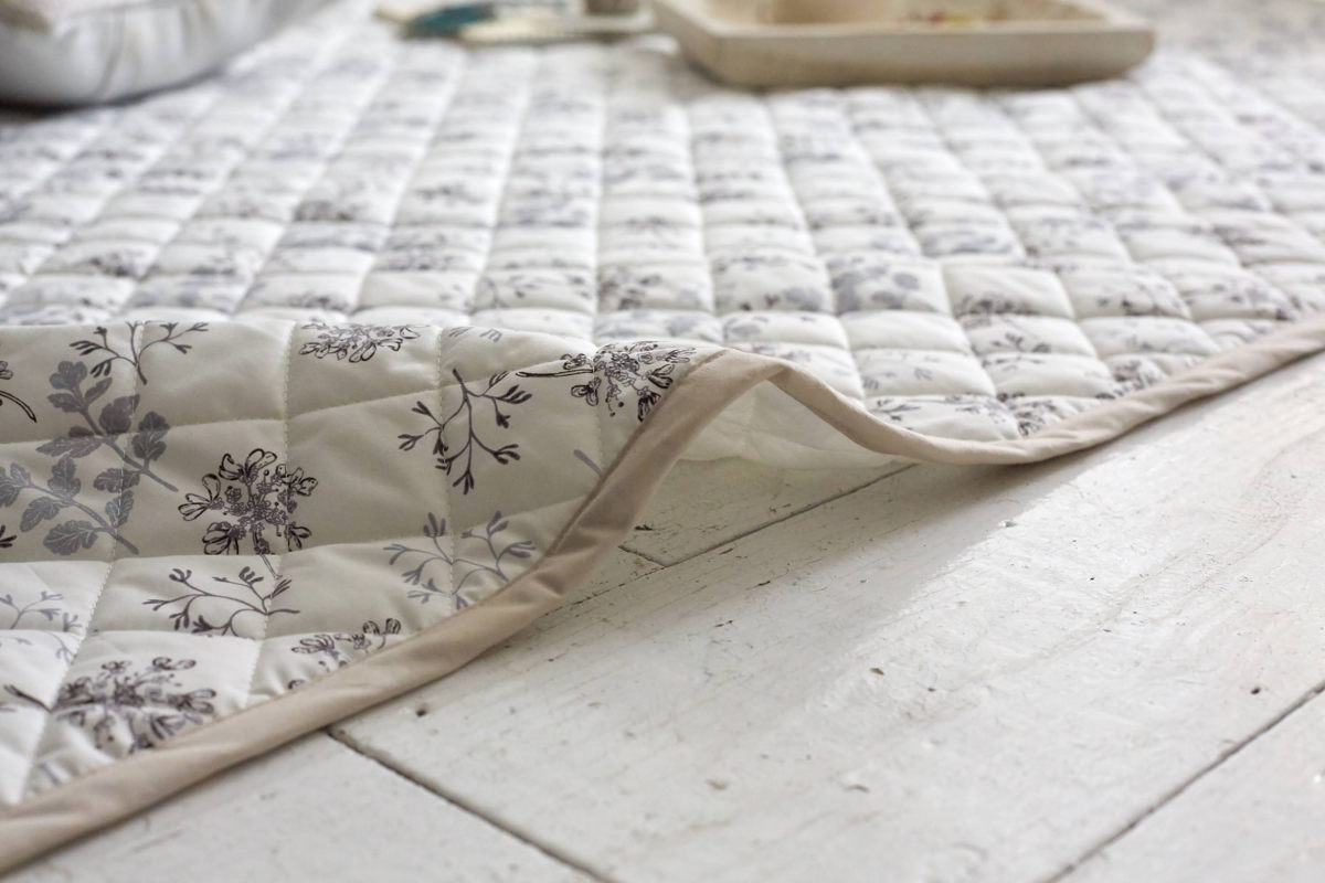 ラグ Fab the Home 190×240cm ハーベスト 洗える ( ラグマット カーペット 絨毯 アクセントラグ マット キルトラグ キルティング ホットカーペット 床暖 対応 洗濯できる インテリア 小花柄 花柄 ) 【グレー】 グレー