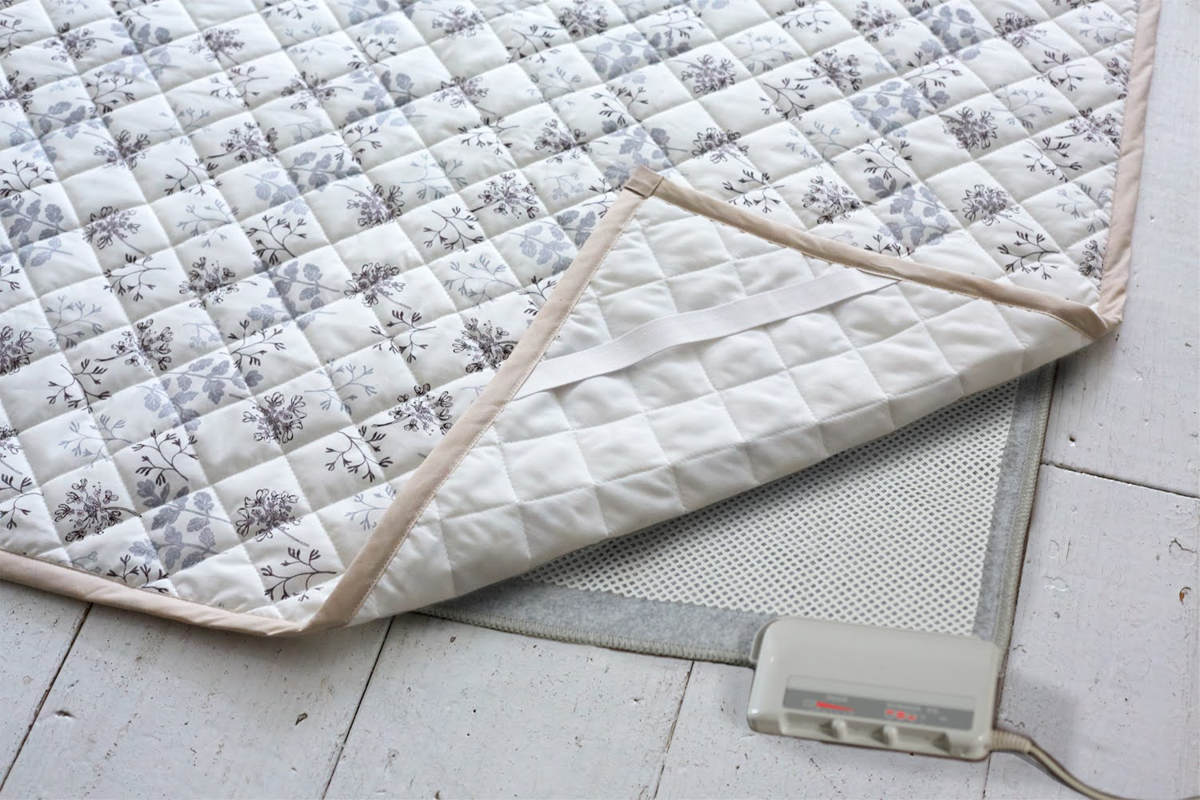 ラグ Fab the Home 190×240cm ハーベスト 洗える ( ラグマット カーペット 絨毯 アクセントラグ マット キルトラグ キルティング ホットカーペット 床暖 対応 洗濯できる インテリア 小花柄 花柄 ) 【グレー】 グレー