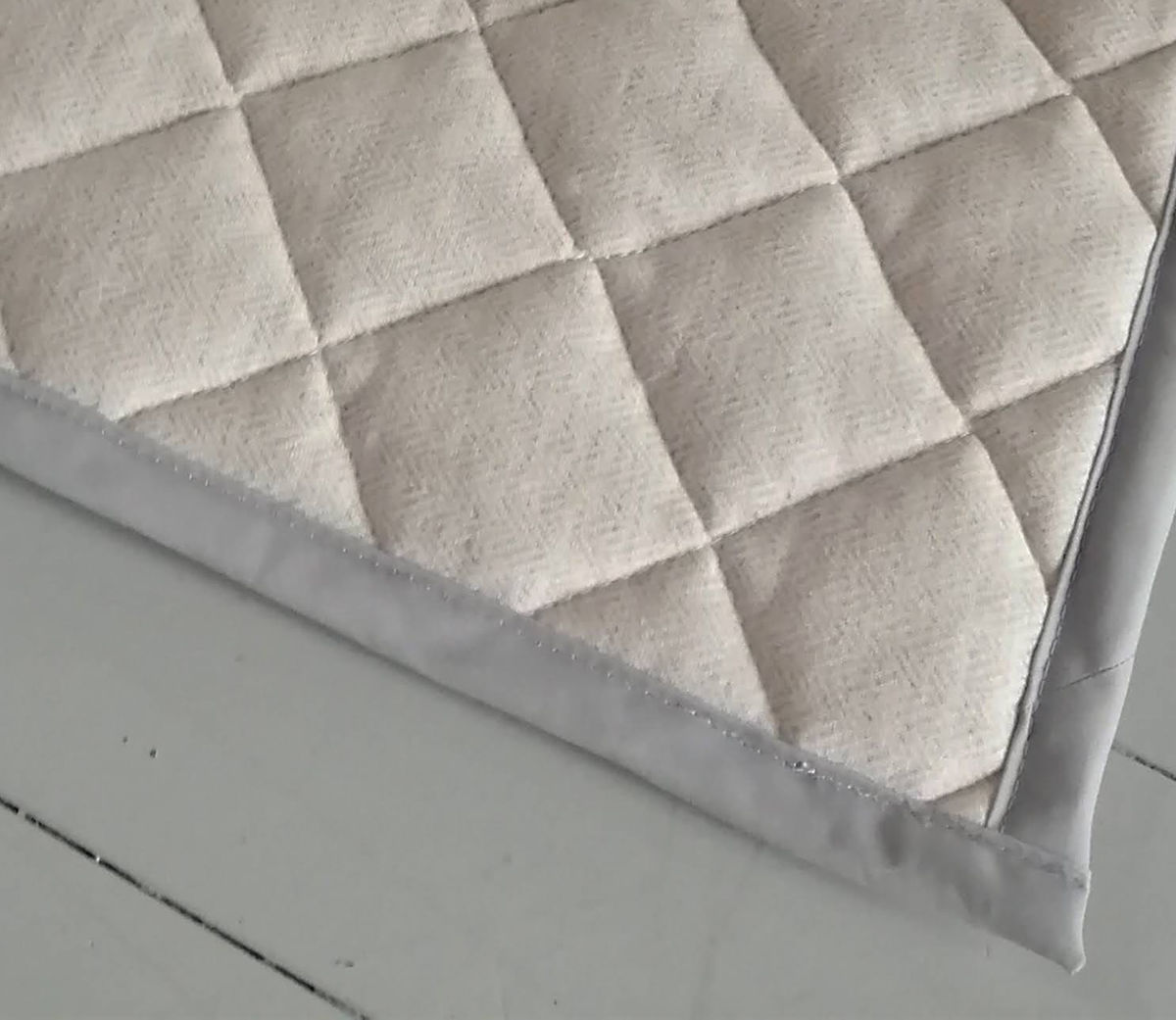 ラグ Fab the Home 130×190cm ヘリンボーンニット 洗える ( ラグマット カーペット 絨毯 アクセントラグ マット キルトラグ キルティング ホットカーペット 床暖 対応 洗濯できる インテリア ヘリンボーン ) 【フェザーグレイ】 フェザーグレイ