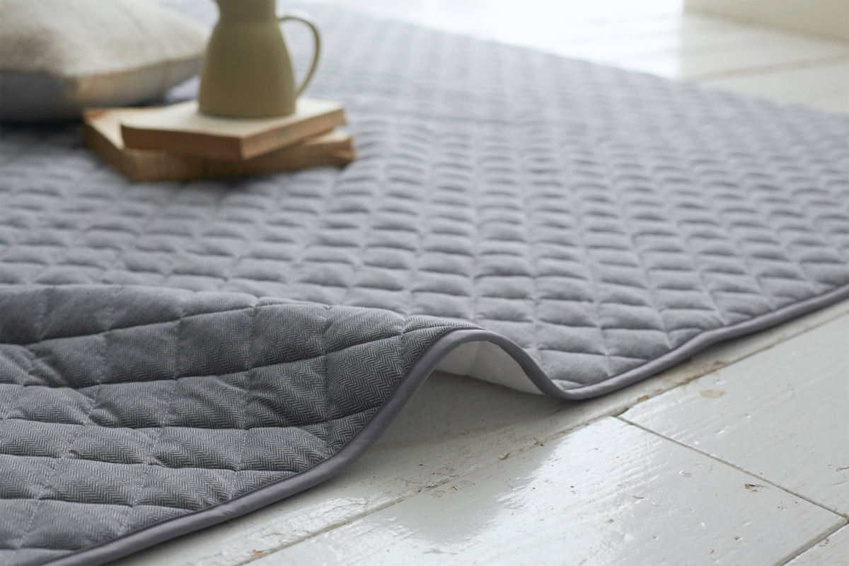 ラグ Fab the Home 130×190cm ヘリンボーンニット 洗える ( ラグマット カーペット 絨毯 アクセントラグ マット キルトラグ キルティング ホットカーペット 床暖 対応 洗濯できる インテリア ヘリンボーン ) 【フェザーグレイ】 フェザーグレイ