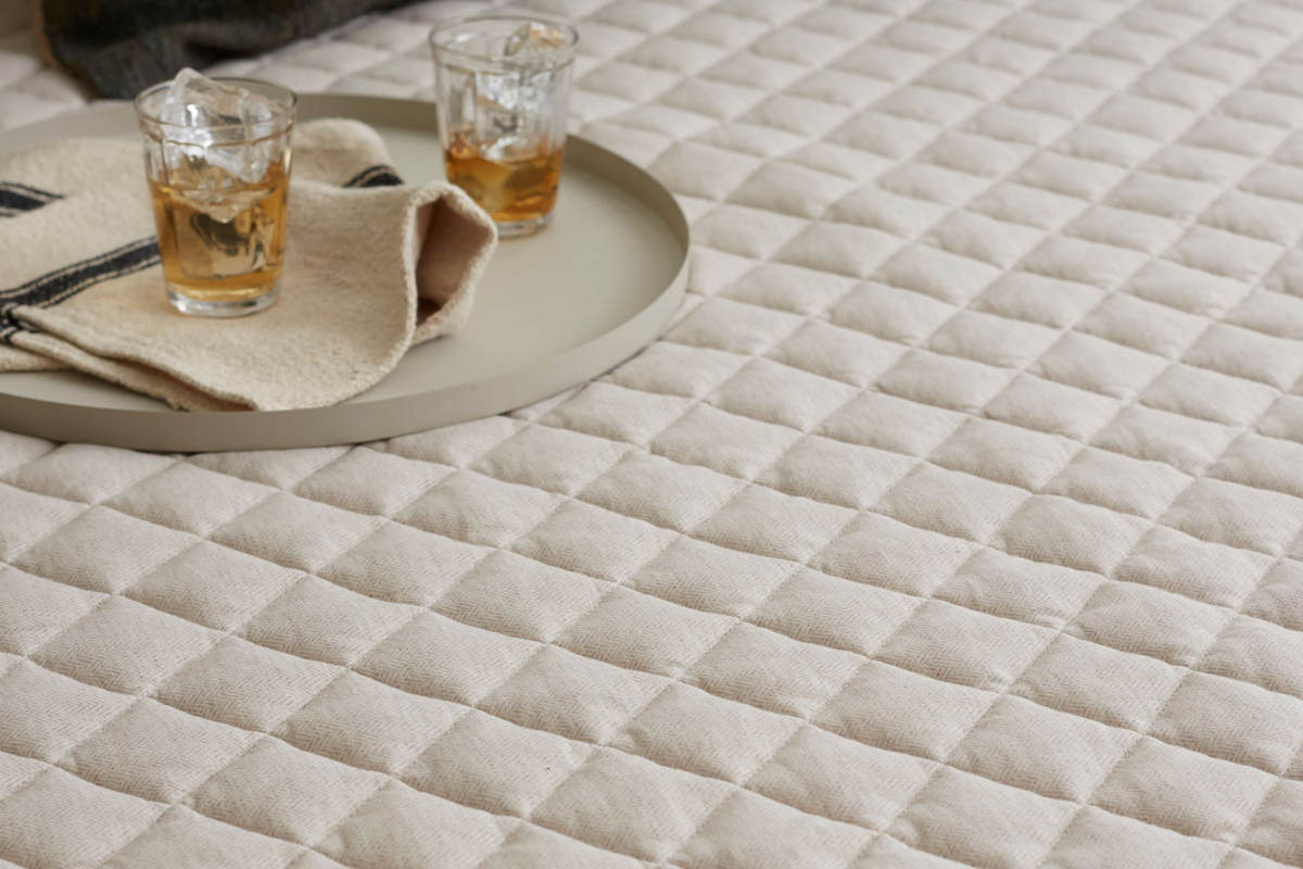 ラグ Fab the Home 130×190cm ヘリンボーンニット 洗える ( ラグマット カーペット 絨毯 アクセントラグ マット キルトラグ キルティング ホットカーペット 床暖 対応 洗濯できる インテリア ヘリンボーン ) 【フェザーグレイ】 フェザーグレイ