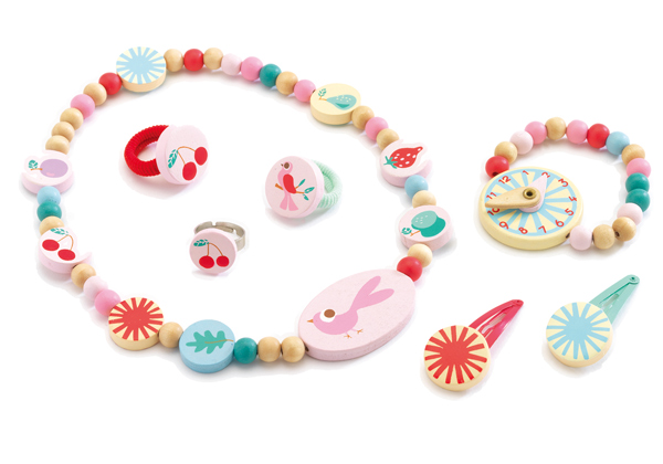 Dショッピング アクセサリーセット 女の子 サマーガーデン おもちゃ ジェコ 完成品 Djeco 子ども アクセサリー キッズ ビーズ 木製 アクセ ネックレス ブレスレット リング 子供用ネックレス カテゴリ ベビー用おもちゃ その他の販売できる商品 リビングート