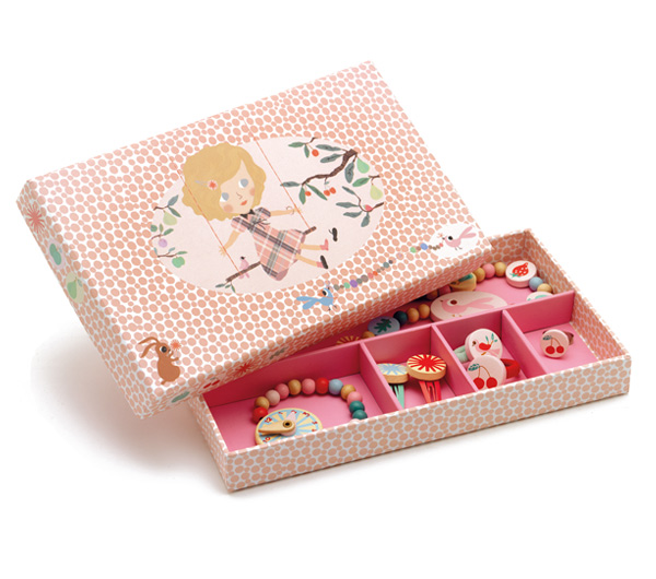 Dショッピング アクセサリーセット 女の子 サマーガーデン おもちゃ ジェコ 完成品 Djeco 子ども アクセサリー キッズ ビーズ 木製 アクセ ネックレス ブレスレット リング 子供用ネックレス カテゴリ ベビー用おもちゃ その他の販売できる商品 リビングート