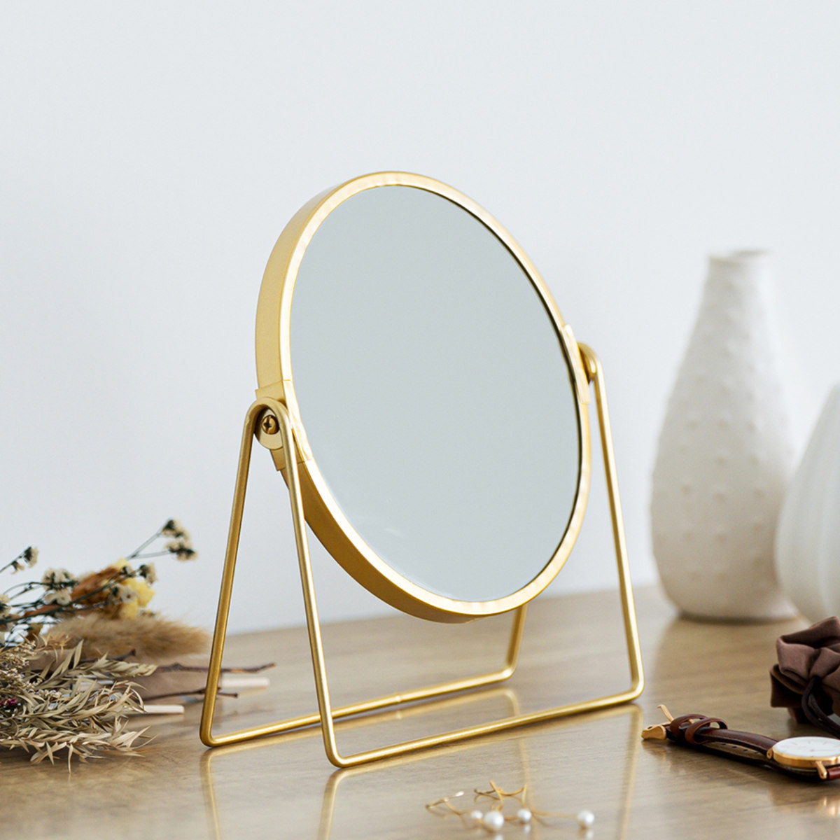 卓上スタンドミラー ロータイプ 片面拡大鏡 3倍率 LINO ( 両面 鏡 ミラー ゴールド 丸 ラウンド 円形 卓上 インテリアミラー 高級感 化粧 メイク コンパクト ディスプレイ )