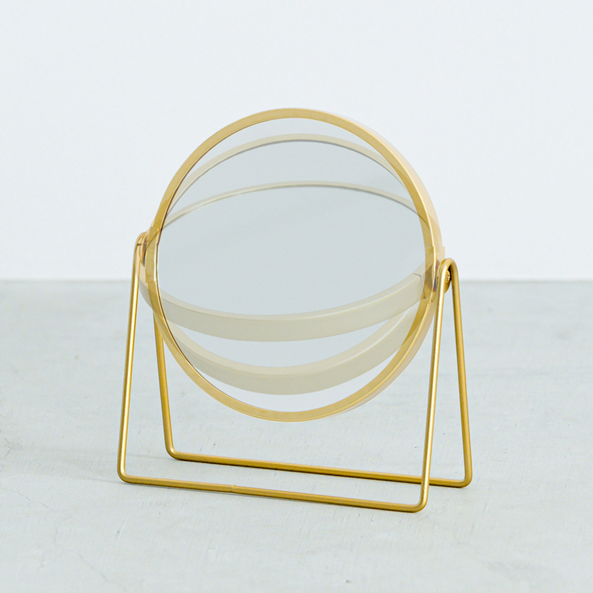 卓上スタンドミラー ロータイプ 片面拡大鏡 3倍率 LINO ( 両面 鏡 ミラー ゴールド 丸 ラウンド 円形 卓上 インテリアミラー 高級感 化粧 メイク コンパクト ディスプレイ )