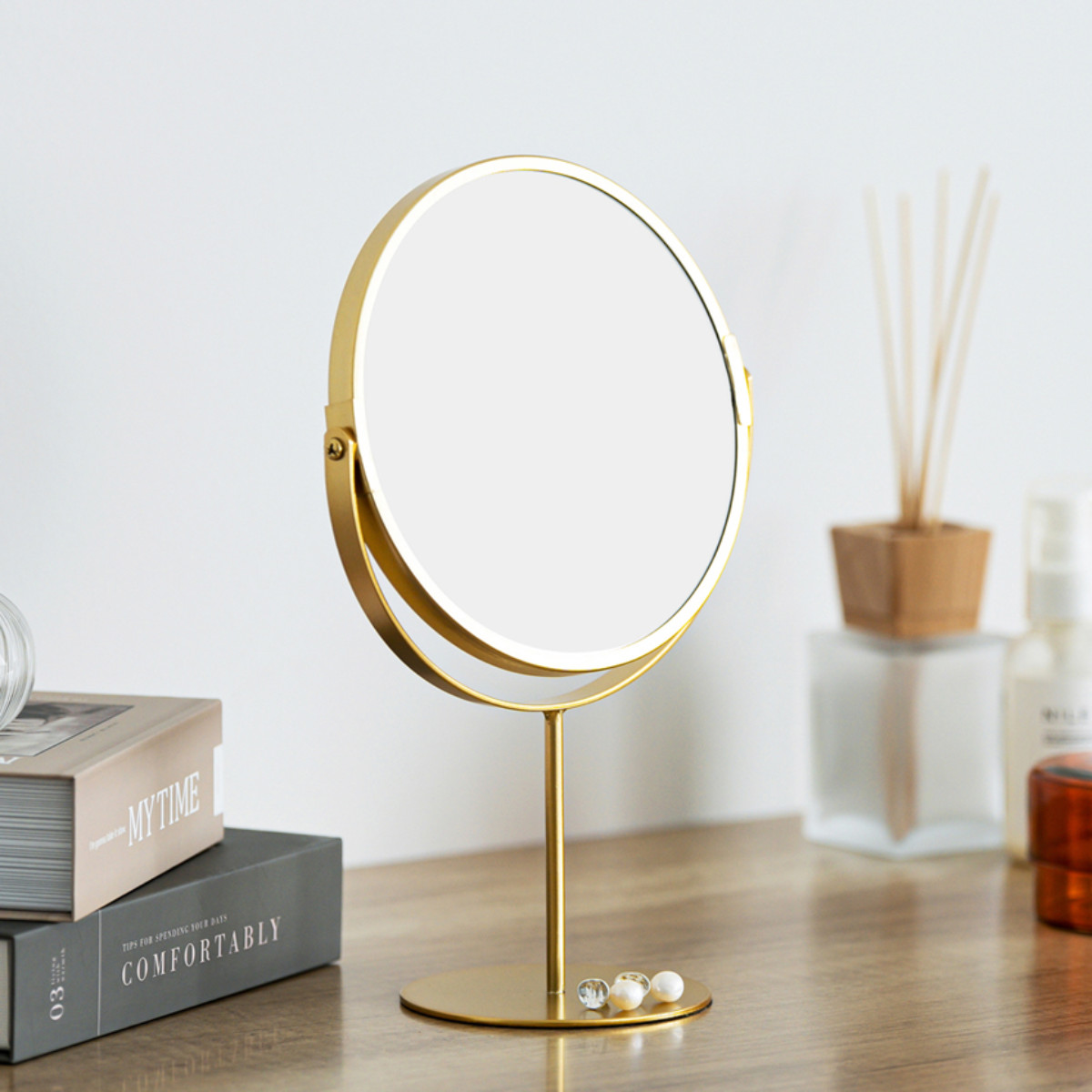 卓上スタンドミラー ハイタイプ 片面拡大鏡 3倍率 LINO （ 両面 鏡 ミラー ゴールド 丸 ラウンド 円形 卓上 インテリアミラー 高級感 化粧 メイク コンパクト ディスプレイ ）