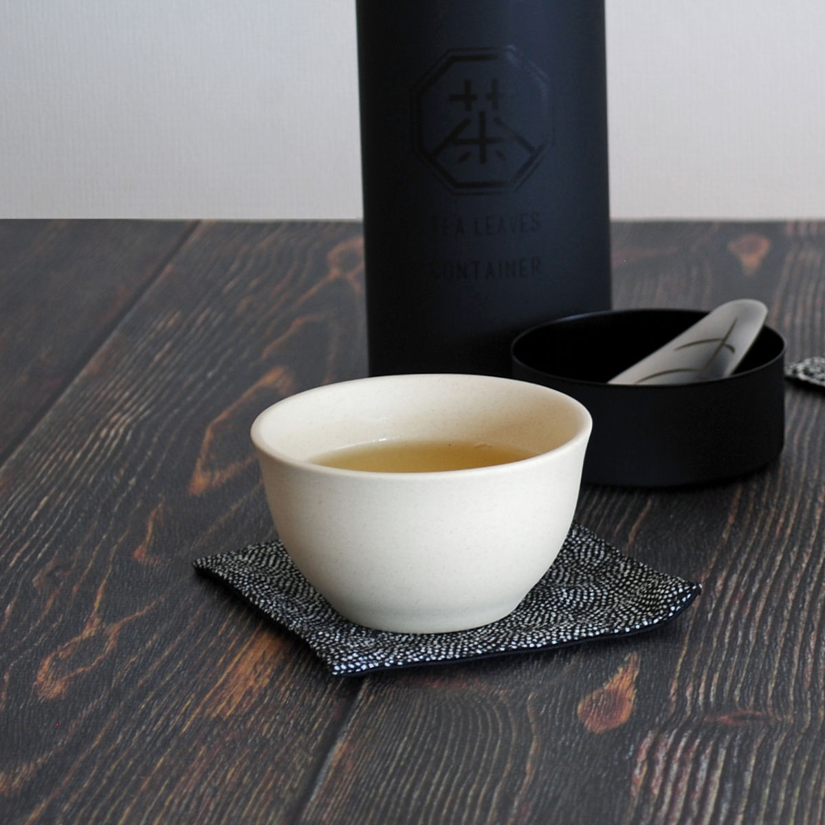 湯呑み 100ml ロクサン tokoname 湯呑 ( 陶器 常滑焼 日本製 63 コップ カップ おしゃれ フリーカップ 茶椀 ぐいのみ 素朴 お茶 来客 団らん ティータイム ) 【ブラック】 ブラック