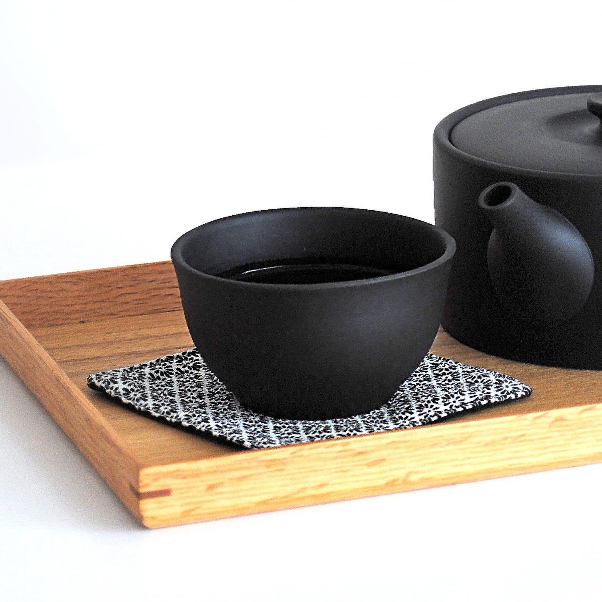 湯呑み 100ml ロクサン tokoname 湯呑 ( 陶器 常滑焼 日本製 63 コップ カップ おしゃれ フリーカップ 茶椀 ぐいのみ 素朴 お茶 来客 団らん ティータイム ) 【ブラック】 ブラック