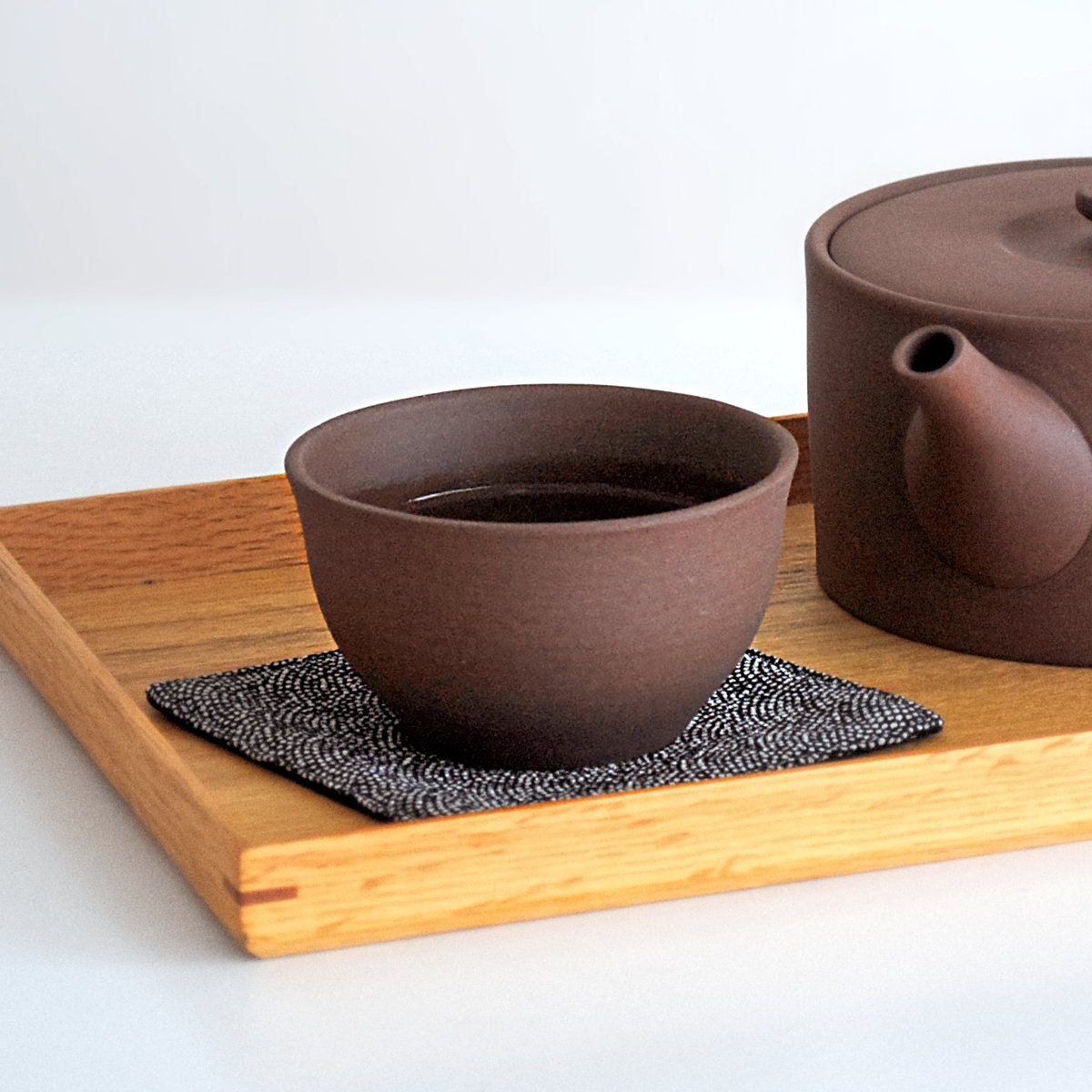 湯呑み 100ml ロクサン tokoname 湯呑 ( 陶器 常滑焼 日本製 63 コップ カップ おしゃれ フリーカップ 茶椀 ぐいのみ 素朴 お茶 来客 団らん ティータイム ) 【ブラック】 ブラック