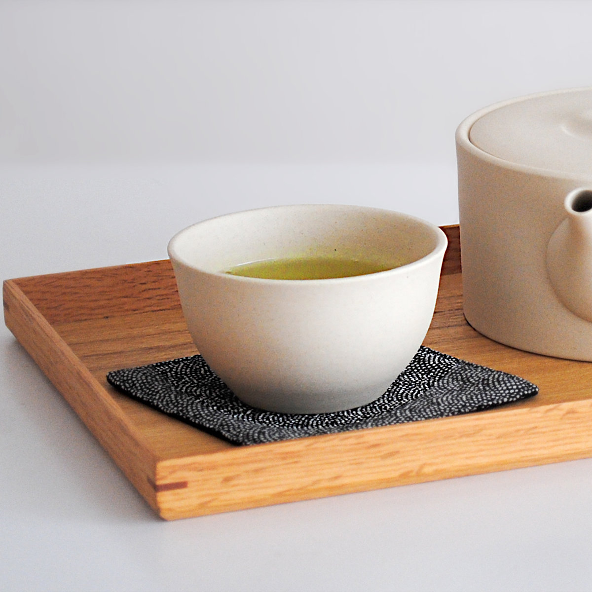 湯呑み 100ml ロクサン tokoname 湯呑 ( 陶器 常滑焼 日本製 63 コップ カップ おしゃれ フリーカップ 茶椀 ぐいのみ 素朴 お茶 来客 団らん ティータイム ) 【ブラック】 ブラック