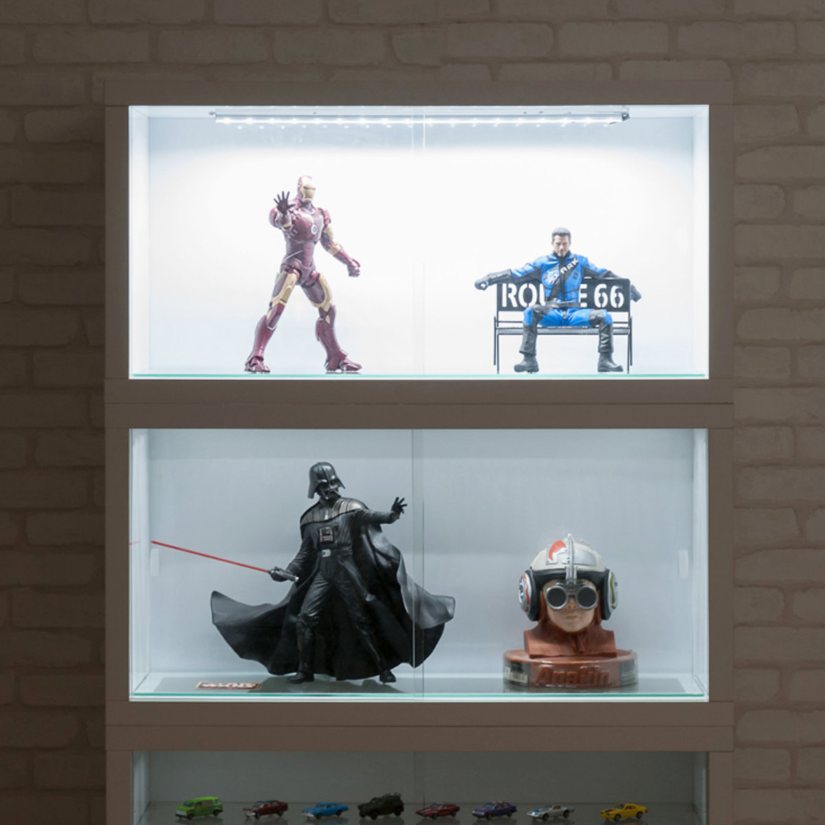 コレクションボード ガラス棚タイプ LEDライト付き 幅90cm 艶有り仕上げ ( recta コレクションラック ディスプレイ 照明 収納 棚 引出し 艶あり 組み合わせ ガラス天板 ハイグロス仕上げ 引き戸 ホワイト 可動棚 奥行スリム 薄型 )