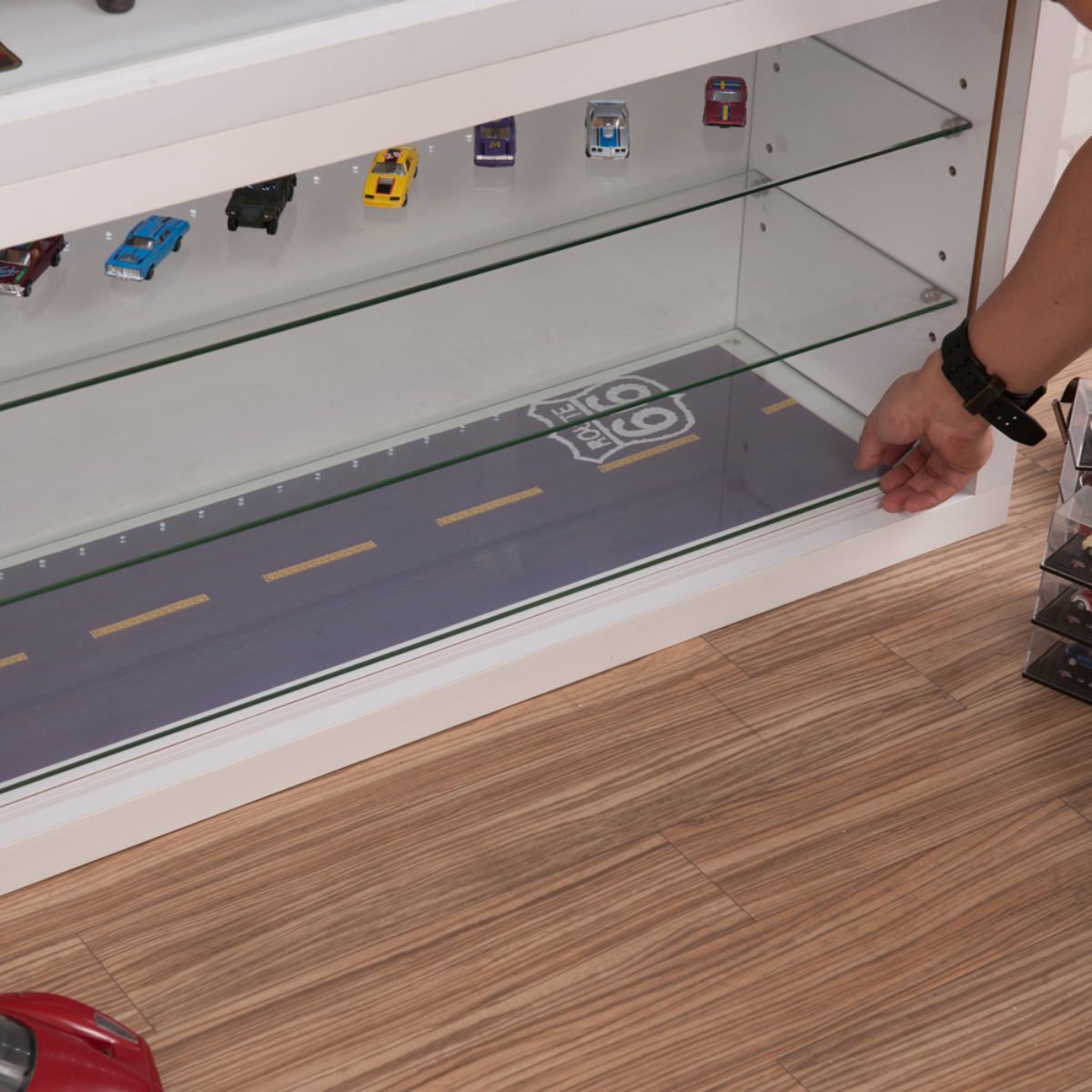 コレクションボード ガラス棚タイプ LEDライト付き 幅90cm 艶有り仕上げ ( recta コレクションラック ディスプレイ 照明 収納 棚 引出し 艶あり 組み合わせ ガラス天板 ハイグロス仕上げ 引き戸 ホワイト 可動棚 奥行スリム 薄型 )