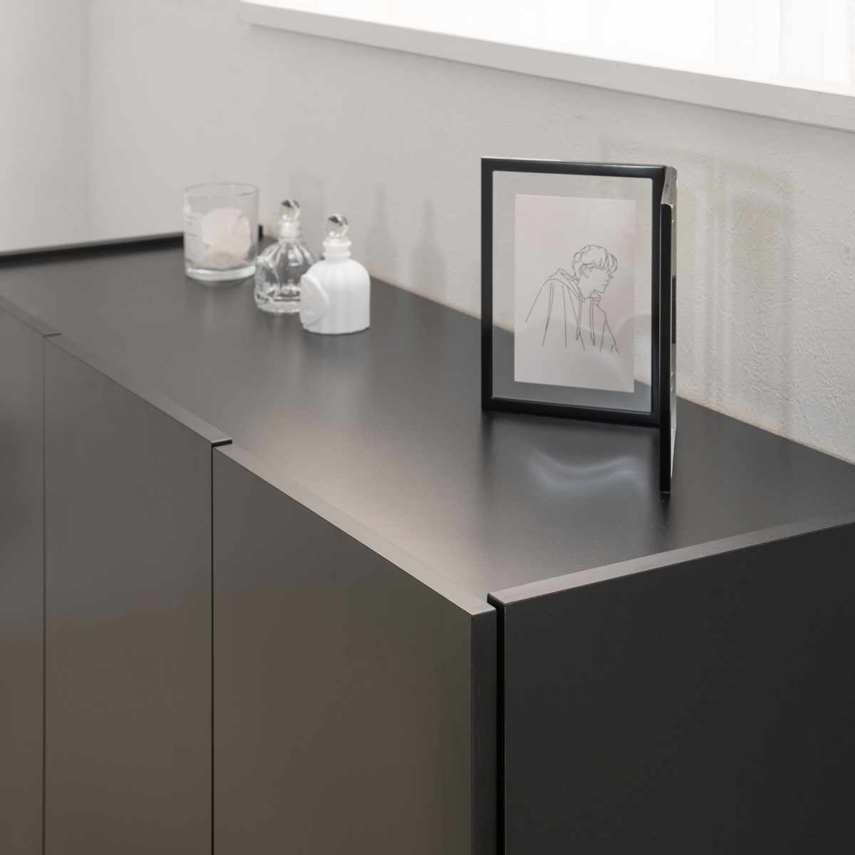 キャビネット 幅118cm モノトーン 日本製 完成品 ( Shadow 棚 ラック 収納 扉付 両開き 可動棚 リビングボード リビング収納 食器棚 家具 配線穴 ブラック シンプル )