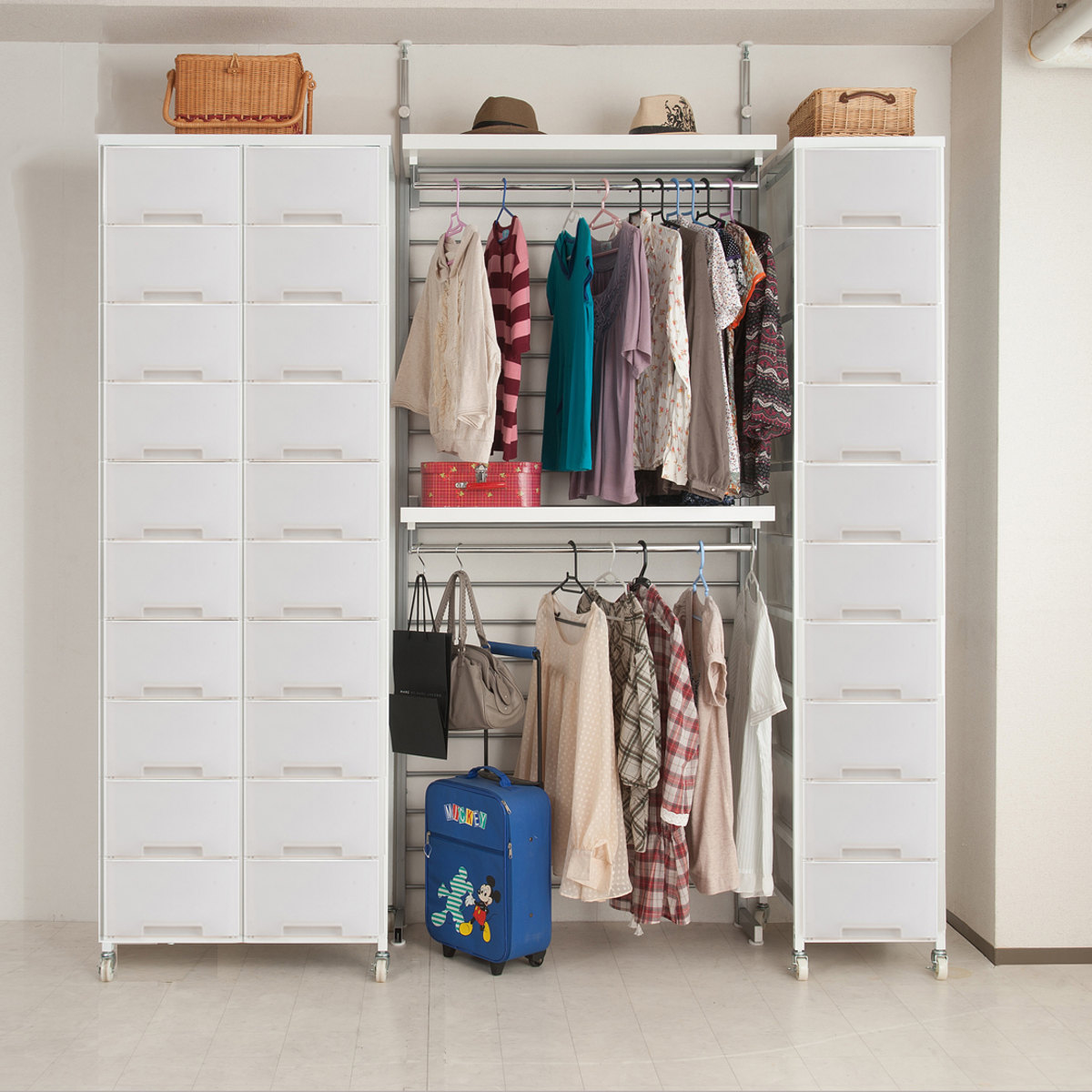 衣装ケース 大量収納プラスチックチェスト 2列10段 ( 幅69×奥行48×高さ200cm 収納ボックス 引き出し ハイタイプ 収納ケース チェスト 衣類収納 大容量 タンス キャスター付 リビング収納 クローゼット ランドリー 日本製 スリム ) 【ブラウン】 ブラウン