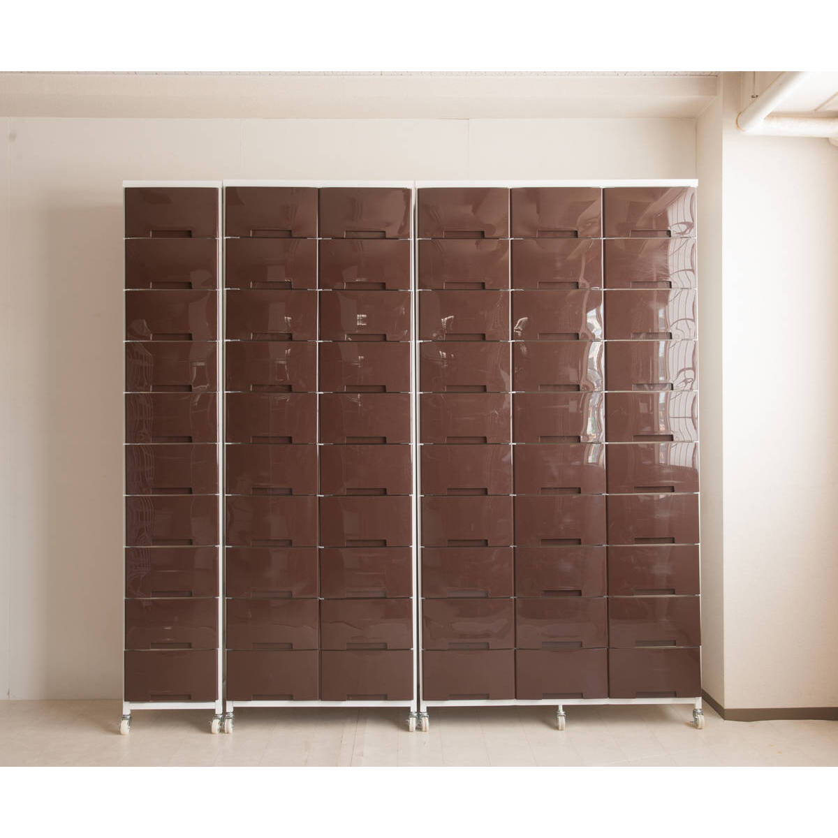 衣装ケース 大量収納プラスチックチェスト 2列10段 ( 幅69×奥行48×高さ200cm 収納ボックス 引き出し ハイタイプ 収納ケース チェスト 衣類収納 大容量 タンス キャスター付 リビング収納 クローゼット ランドリー 日本製 スリム ) 【ブラウン】 ブラウン