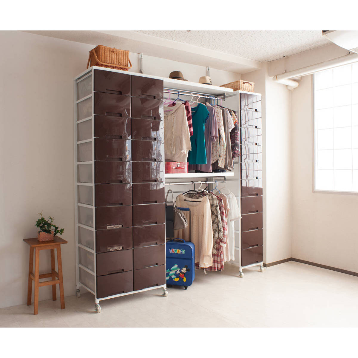 衣装ケース 大量収納プラスチックチェスト 2列10段 ( 幅69×奥行48×高さ200cm 収納ボックス 引き出し ハイタイプ 収納ケース チェスト 衣類収納 大容量 タンス キャスター付 リビング収納 クローゼット ランドリー 日本製 スリム ) 【ブラウン】 ブラウン