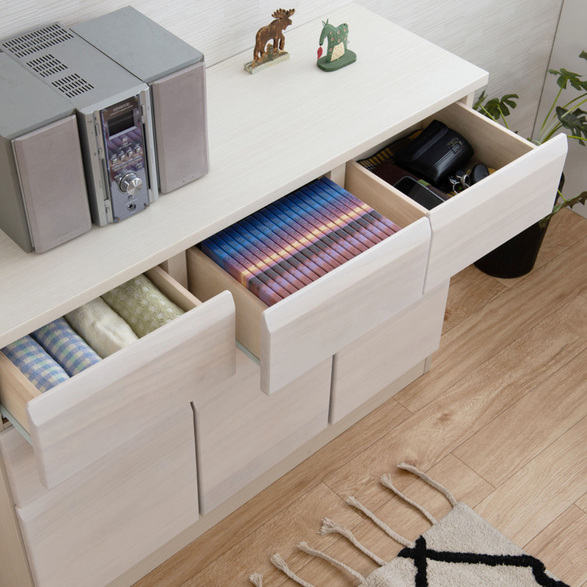 桐 キャビネット 幅107.5cm 引出しタイプ 日本製 完成品 ( 棚 ラック 扉 収納 天然木前板 4杯 引出し A4対応 リビング収納 ルーター収納 配線穴 ホワイトウォッシュ ライトブラウン ) 【ホワイトウォッシュ】 ホワイトウォッシュ